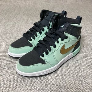 NIKE Youth Air Jordan 1 Retro Mint Foam Anthracite Metallic Gold Size 12C